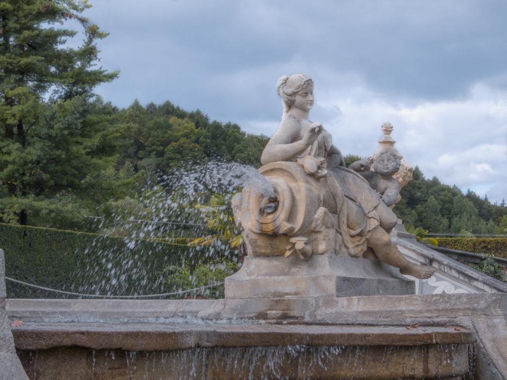 Neptunova fontána v zámecké zahradě / Neptune's fountain in the castle garden