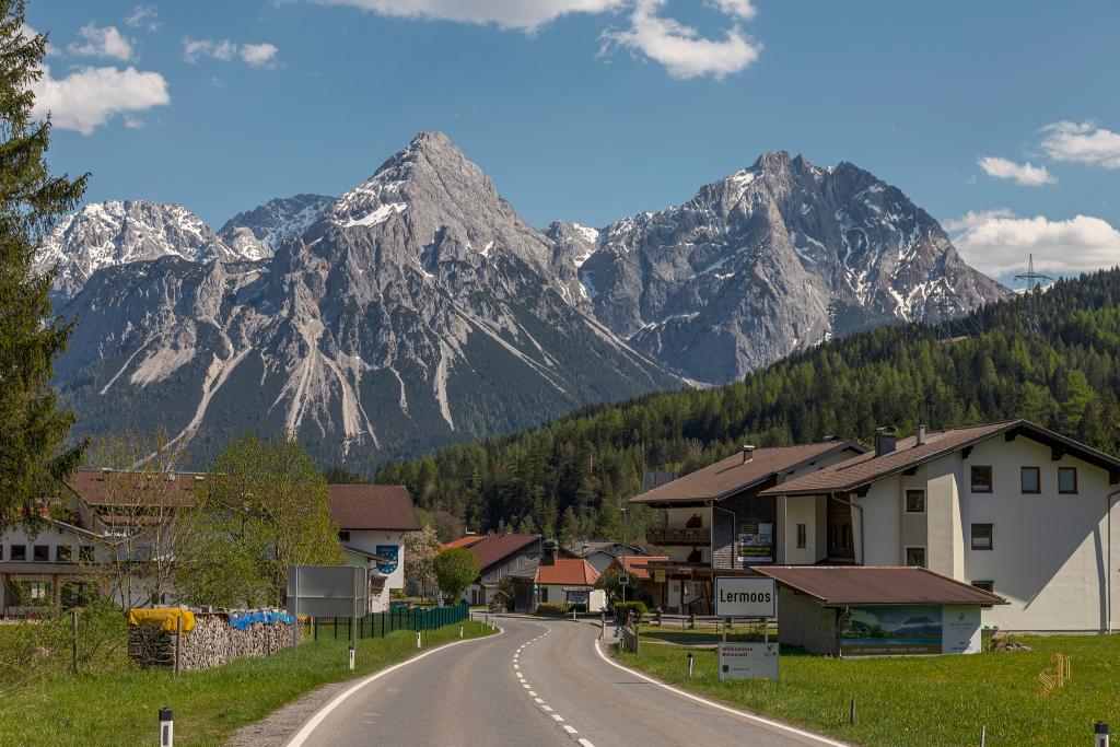 Ehrwalder Sonnenspitze südöstlich von Lermoos