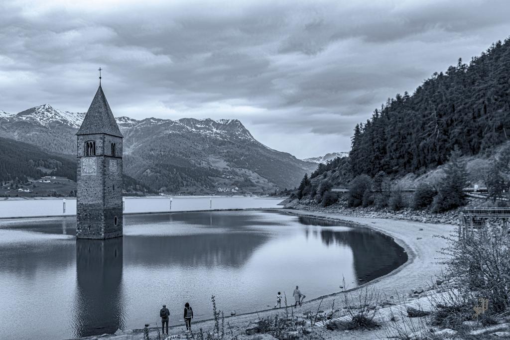 Wenig Wasser im Reschensee …