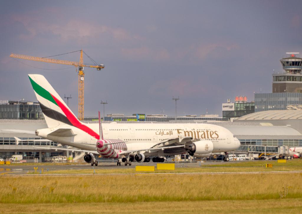 Emirates Flug EK140 mit dem Airbus „A380 A6-EOV“ auf dem Weg nach Dubai