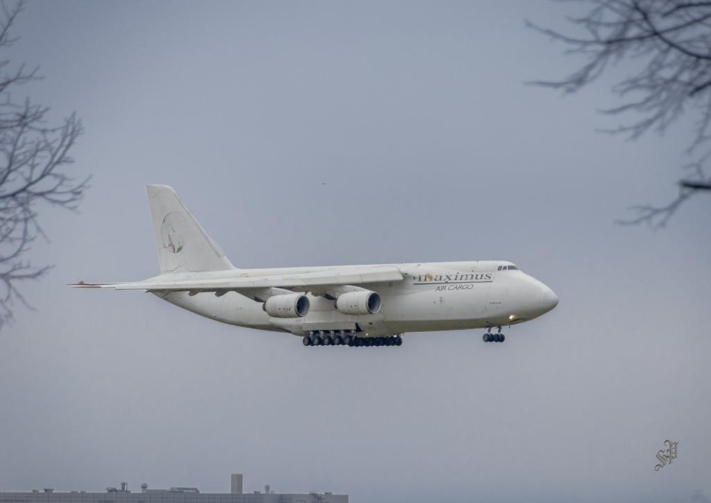 Antonov An-124 Maximus Air Cargo UR-ZYD